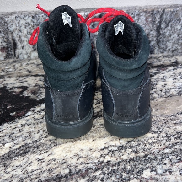 Sorel boots, kids size: 4 - Picture 3 of 6